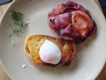 poached egg and ham